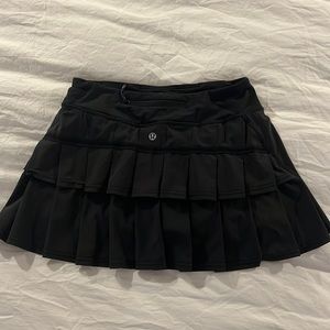 Lululemon pleated black tennis skirt size 2